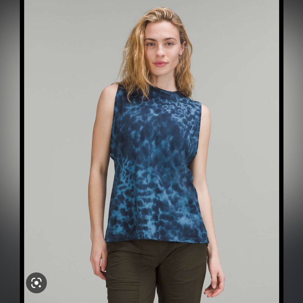 LIKE NEW lululemon All Yours Tank Marmoleado Tie Dye Soft Denim True Navy Size 4 - Picture 2 of 7